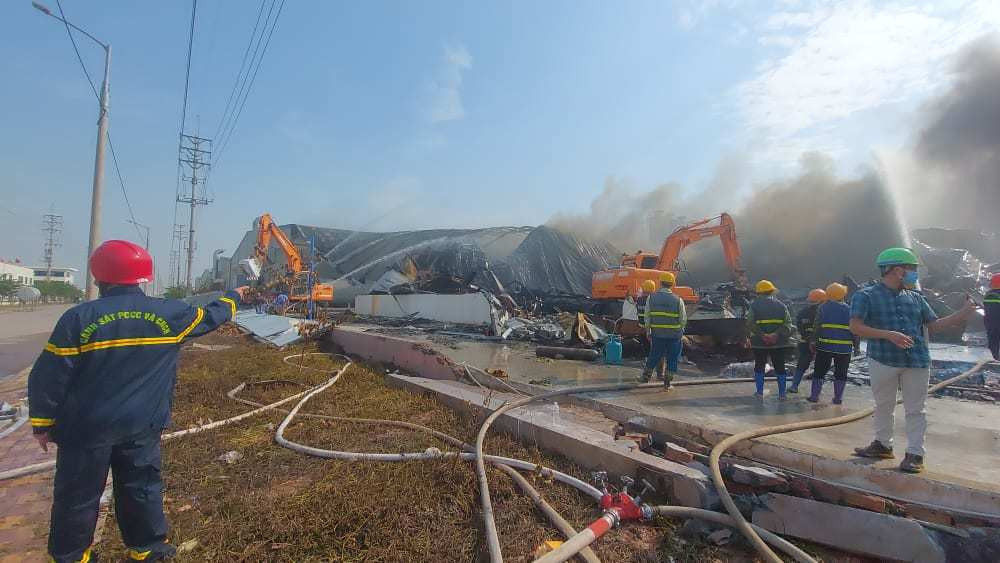 Công an tỉnh Bắc Ninh cũng đưa 3 xe chuyên dụng cùng nhiều cán bộ, chiến sĩ đến Công ty Jufeng để hỗ trợ chữa cháy đám cháy. Đến khoảng 20h cùng ngày, ngọn lửa cơ bản được khống chế. Hiện nguyên nhân vụ cháy Công ty Jufeng ở Bắc Giang đang được cơ quan chức năng điều tra, làm rõ. 