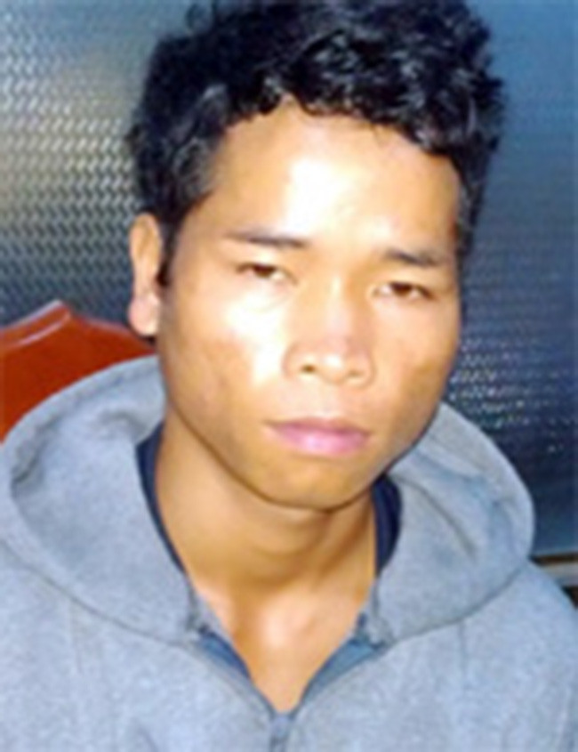 Lực lượng phá án cho mở rộng hiện trường tìm kiếm và phát hiện một hòn đá có dính lẫn lộn đất cát có kích thước đúng như Y Hông mô tả. Sau 2 ngày đêm chối tội, sáng 26/12/2012, kẻ sát nhân đã phải cúi đầu thừa nhận.