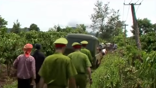 Buôn Đắc Tuôr chủ yếu là người Mơ Nông, sự bất đồng ngôn ngữ cũng khiến tiến trình phá án gặp không ít khó khăn. Tiếp tục điều tra, công an xác định Y Hông Byă (19 tuổi, ở cùng buôn Đắc Tuôr) có nhiều biểu hiện nghi vấn. Y Hông vốn làm nông, hơn một năm nay đã đến ở với vợ chồng chị gái là HVai Byă và anh Y Hoa Niê (đối diện gia đình chị HSoch).