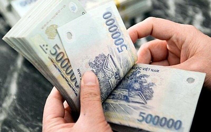  Nữ sinh bị bạn học trấn lột số tiền 90 triệu đồng: Ngày 10/11, Công an phường Thạc Gián (quận Thanh Khê, Đà Nẵng) cho biết, đã bàn giao vụ 1 nữ sinh 16 tuổi bị bạn học trấn lột số tiền lên đến 90 triệu đồng cho Công an quận Thanh Khê thụ lý. Nữ sinh O. thường xuyên nhắn tin qua Messenger uy hiếp, đe dọa ép buộc nữ sinh N. phải đưa tiền cho mình lên đến 90 triệu đồng. 