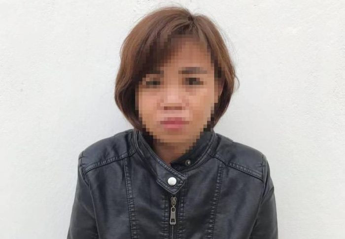  Bắt quả tang "tú bà" U40 vừa bán dâm vừa môi giới kiếm lời: Không chỉ môi giới mại dâm, đối tượng Lữ Thị Q. (SN 1982, trú huyện Kỳ Sơn, Nghệ An) còn trực tiếp bán dâm cho khách mua dâm với giá 500.000 đồng/lượt. Ngày 10/11, Công an huyện Kỳ Sơn cho biết đang tạm giữ Q. để điều tra, làm rõ.