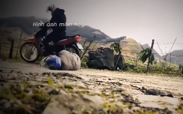 Sau đó Hoàng chiếm đoạt 1 chiếc xe máy có giá trị 11,3 triệu đồng và số tiền 2,5 triệu đồng tiền mặt của ông Tích rồi bỏ trốn.