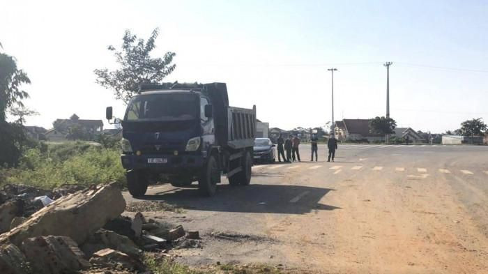  Nam thanh niên trộm ô tô của chủ: Trần Văn Thành (SN 1987, ở Tuyên Quang) là lái xe đầu kéo thuê cho anh Trần Văn Tuyên (SN 1975, trú huyện Đoan Hùng, Phú Thọ) nhưng do nợ nần, Thành đã lấy trộm ô tô tải của anh Tuyên rồi đem đi tiêu thụ. Tuy nhiên, khi đến cầu Việt Trì, do sợ bị phát hiện, Thành đã điều khiển xe quay lại và bỏ tại bãi đất trống. Ngày 17/11, Công an huyện Đoan Hùng cho biết biết đang tạm giữ Thành để điều tra.