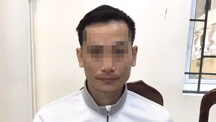  Bắt giữ nghi phạm bất ngờ đánh cô chủ quán ở Hà Nội hôn mê: Ngày 13/11, Công an huyện Thạch Thất, Hà Nội cho biết vừa bắt giữ được nghi phạm Cấn Ngọc Phán (SN 1992, trú tại Phùng Xá, Thạch Thất) khi đang lẩn trốn tại khu vực phường Ô Chợ Dừa, tối qua, 12/11. Phán là đối tượng đánh và hủy hoại tài sản của chị T. (SN 1991, trú huyện Thạch Thất). 