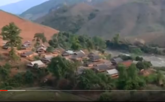 Một ngày đầu tháng 5/2013, Triệu Thị Hiền bất ngờ xuất hiện ở thôn Nà Dài, xã Yên Thịnh, huyện Chợ Đồn. Mục tiêu mà Hiền nhắm đến chính là Tuyết cô bạn học cũ đang trong tâm trang khá chán nản vì sau khi học hết cấp 3 không có công ăn việc làm. Trong khi nhu cầu tiêu pha ngày càng lớn và không thể chìa tay xin bố mẹ mãi. 