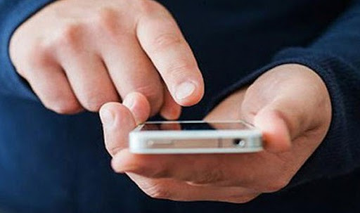  Mất 250 triệu đồng sau cuộc gọi của kẻ mạo danh Công an: Sau khi nhận được điện thoại của một người tự xưng là Công an TP Đà Nẵng và được thông báo liên quan tới vụ tai nạn giao thông gây chết người, anh H. (28 tuổi, ở Hai Bà Trưng, Hà Nội) cung cấp tài khoản ngân hàng và bị chiếm đoạt 250 triệu đồng. Ngày 19/11, Công an quận Hai Bà Trưng cho biết đang điều tra, làm rõ. 