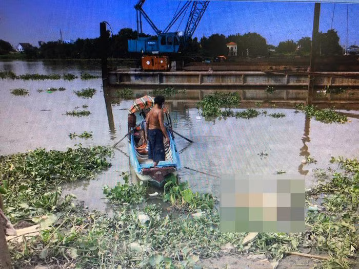  Phát hiện thi thể khỏa thân nhiều hình xăm nổi trên sông: Sáng 19/11, một số người dân đi trên bờ kè Bình Quới, phường 28, quận Bình Thạnh, TPHCM thì phát hiện thi thể người không mặc quần áo nổi trên sông Sài Gòn. Công an, xác định nạn nhân là nam giới (khoảng 25-30 tuổi), không mặc quần áo, tóc ngắn. Trên cơ thể nạn nhân có nhiều hình xăm. 