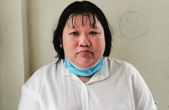  Nữ nhân viên trộm hàng tỷ đồng của chủ nhà thuốc: Lợi dụng sơ hở trong việc quản lý tiền của chủ nhà thuốc ở TP Trà Vinh, Bùi Trúc Ly (33 tuổi, ngụ TP Trà Vinh) đã lén lấy trộm tiền, mỗi lần ít nhất từ 2 - 4 triệu đồng/ngày, lấy trong khoảng thời gian dài số tiền lên tới 4,2 tỷ đồng thì bị chủ nhà thuốc phát hiện. Ngày 12/11, Công an tỉnh Trà Vinh cho biết đã khởi tố, bắt tạm giam Ly. 