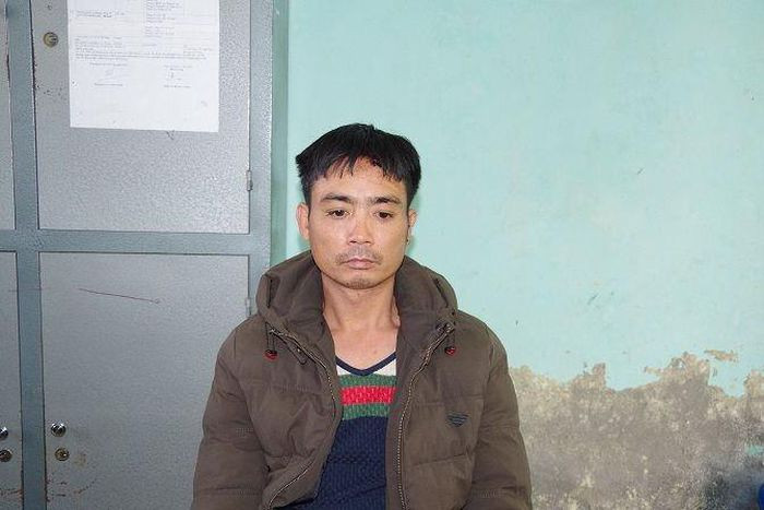  Đâm vợ và bố mẹ vợ trọng thương: Nguyễn Khắc Vương (SN 1981, trú huyện Nam Sách, tỉnh Hải Dương) xảy ra mâu thuẫn với vợ là chị Vũ Thị Yến (SN 1998) . Bực tức, Vương đã dùng dao đâm vợ và bố mẹ vợ trọng thương. Sau khi gây án, Vương đi đầu thú. Ngày 11/11, Công an huyện Nam Sách cho biết đang điều tra, làm rõ.