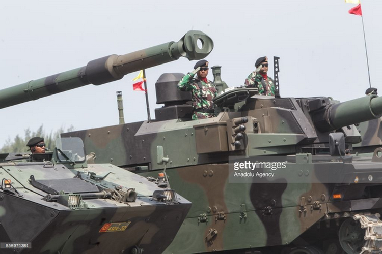 Giai đoạn phát triển kéo dài trong vòng 37 tháng, nguyên mẫu đầu tiên được chế tạo tại Thổ Nhĩ Kỳ, trong khi chiếc thứ hai sẽ do Indonesia lắp ráp, quyền sở hữu trí tuệ theo thỏa thuận sẽ chia đều cho hai bên tham gia.