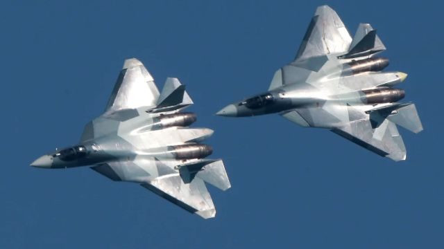Hãng thông tấn nhà nước Nga TASS dẫn thông báo của UAC nhấn mạnh rằng, máy bay chiến đấu Su-57 có khả năng thực hiện nhiệm vụ ngay cả trong điều kiện phòng không dày đặc của đối phương, nhờ các tính năng tàng hình và khả năng sống sót tiên tiến. Cục Thiết kế Sukhoi tiếp tục làm việc để tăng cường và mở rộng khả năng thực hiện nhiệm vụ của Quân khu phía Bắc.