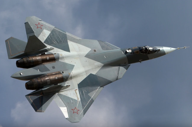 Tuy nhiên, điều quan trọng cần lưu ý là ngoài Su-57, các máy bay chiến đấu khác như Su-30 , Su-34, Su-35, MiG-29 và MiG-35 cũng có thể triển khai loại đạn này. Điều thú vị là vào năm 2023, Bộ trưởng Quốc phòng khi đó là Sergey Shoigu đã đề cập trong một cuộc phỏng vấn với phương tiện truyền thông Nga rằng Su-57 đã hoạt động rất đáng ngưỡng mộ ở Syria và Ukraine.