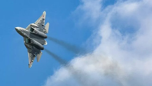 Theo TASS, Su-57, cùng với Su-34 và Su-35, tạo thành một phần quan trọng trong các hoạt động chiến đấu trung tâm của Nga. Sự kết hợp này cho phép phản ứng mạnh mẽ với các mối đe dọa. Su-34, thường được gọi là "ngựa thồ" của hệ thống phòng không, hoạt động dưới sự bảo vệ của Su-35.