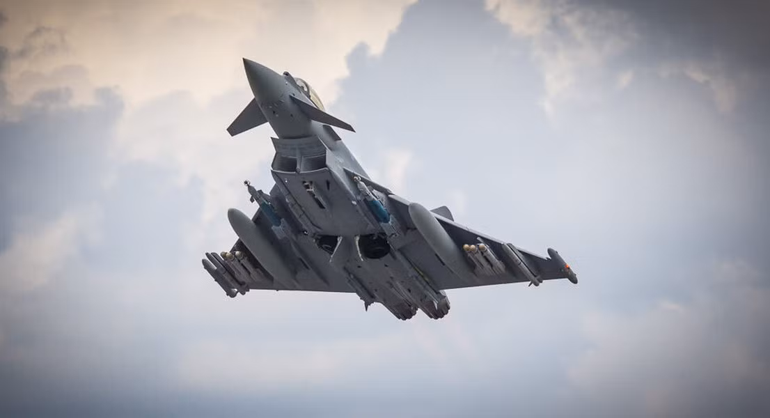 Chẳng hạn, Eurofighter Typhoon EF-2000 có diện tích phản xạ radar nhỏ và thiết kế giúp giảm độ bộc lộ radar.