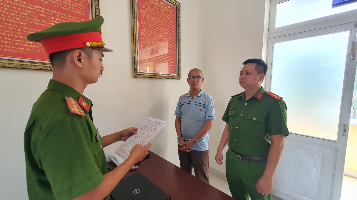 Khởi tố bị can đâm vợ rồi tự sát nhưng bất thành Khoi to bi can dam vo roi tu sat nhung bat thanh