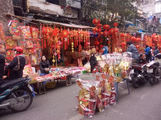 Cung Tao quan: Khach ngoi nha alo, co ngay mam co tuom tat