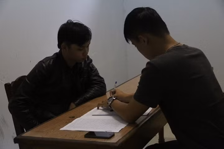 Phan Ngọc Bảo đầu thú sau khi đâm chết người. (ảnh vietnamnet)