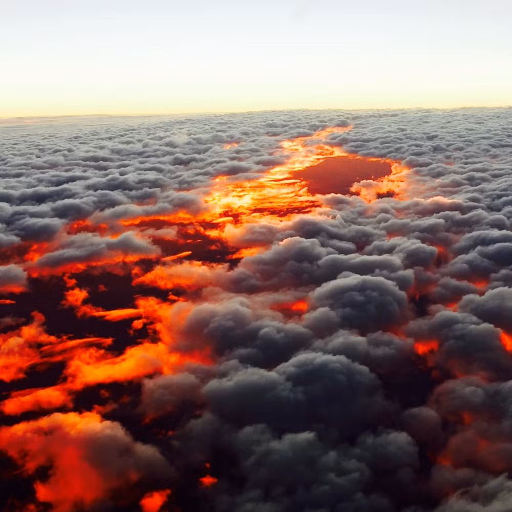 Vẻ đẹp của tự nhiên là một trong những đề tài nhiếp ảnh ưa thích của hầu hết các nhiếp ảnh gia. Những hình ảnh khó tin nhưng có thật này là những khoảnh khắc ngoạn mục được các nhiếp ảnh gia ghi lại kịp thời. Trong ảnh là hoàng hôn trên bầu trời nước Úc. (Nguồn Brightside)