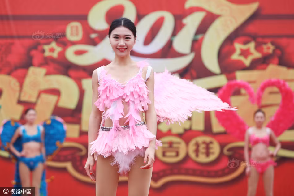 Đa số cư dân mạng đều cho rằng đây là một chương trình tồi tệ, cần phải bị phạt nghiêm khắc và thích đáng vì vi phạm mỹ quan tại danh lam thắng cảnh. (Nguồn Sina)