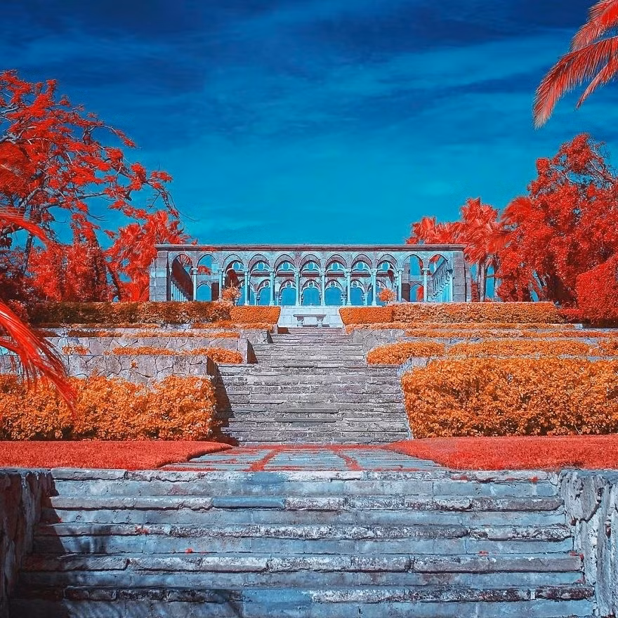 Tuy nhiên, không giống như mắt người, máy ảnh kỹ thuật số cực kỳ nhạy cảm với tia hồng ngoại, có thể ghi được những hình ảnh hấp dẫn nếu điều chỉnh tần số thích hợp. (Nguồn Sina)