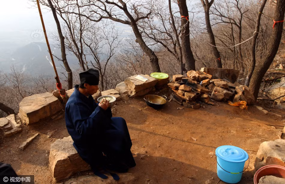 Chỉ có tinh thần của Thôi là chưa được giải thoát, vẫn canh cánh trong lòng sự phản bội của bạn gái. (Nguồn Sina)