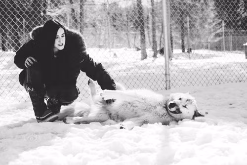 Thời điểm đó, Sarah chỉ ăn ba quả nho khô và ba quả óc chó vào mỗi bữa sáng. Hơn nữa sau 8h, Sarah dừng mọi hoạt động ăn uống vì chỉ ăn được vài miếng, cô gái trẻ đáng thương lại cảm thấy cơ thể không thể chịu đựng được nữa và nôn hết. (Nguồn Sina)