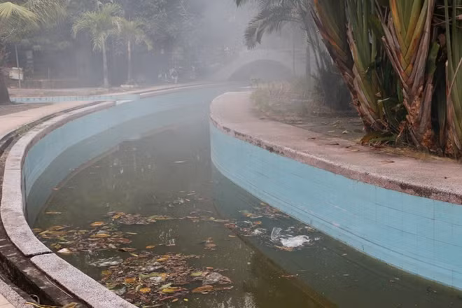 Dòng sông lười biến thành dòng sông bẩn.