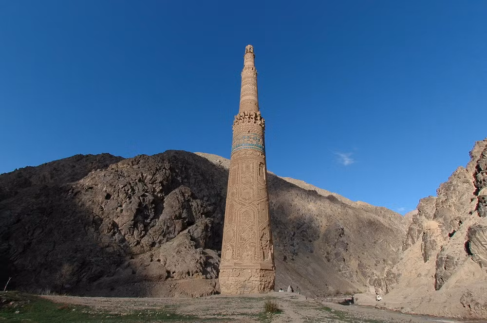 Nằm gấn sông Hari và được bao quanh bởi các núi đá tại huyện Shahrak trong tỉnh Ghor của Afganistan, tháp giáo đường ở Jam là một công trình kiến trúc cổ kỳ vĩ của thế giới Hồi giáo.