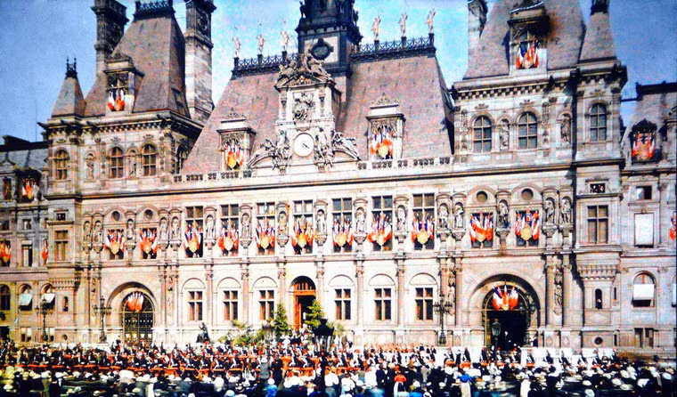 Lễ mừng chiến thắng của Pháp sau Thế chiến I tại Quảng trường Thị chính 1918.