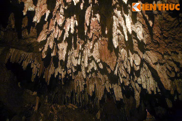 Ngày nay, động Tiên Sơn đã trở thành một địa điểm du lịch hấp dẫn không nên bỏ qua nằm trên trục hành lang du lịch Tây Bắc, từ Sa Pa - Lào Cai sang Lai Châu.