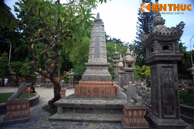 Ngày nay chùa Long Sơn là điểm tham quan thu hút nhiều du khách của thành phố biển Nha Trang.