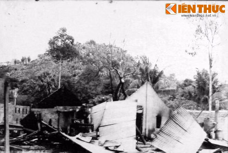 Cảnh tan hoang tại một khu nhà ở Ba Chúc.