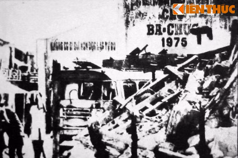 Chợ Ba Chúc được xây mới năm 1975, chỉ còn là đống đổ nát do quân Polpot tàn phá tháng 4/1978.