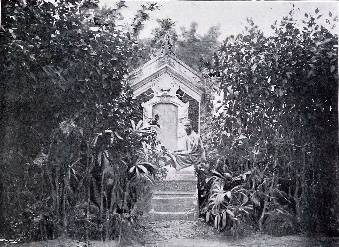 Bia kỷ niệm Henri Riviere gần nơi viên sĩ quan Pháp này bị giết ở Cầu Giấy, Hà Nội.