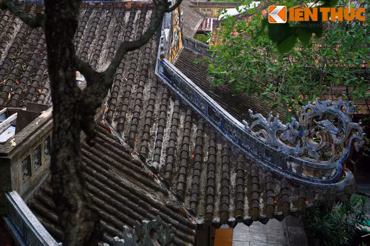 Trong hơn một thế kỷ tồn tại, chùa Long Sơn đã trải qua nhiều lần trùng tu lớn nhưng vẫn giữ được những đường nét cổ kính.