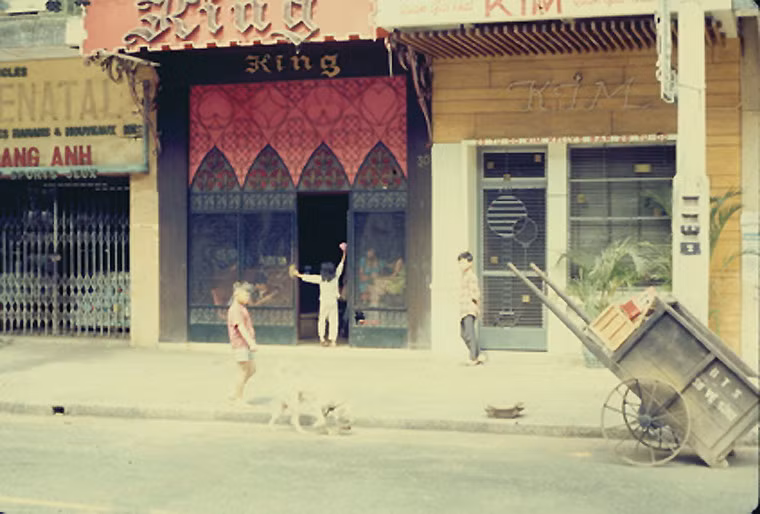 Quán bar trên đường Tự Do.