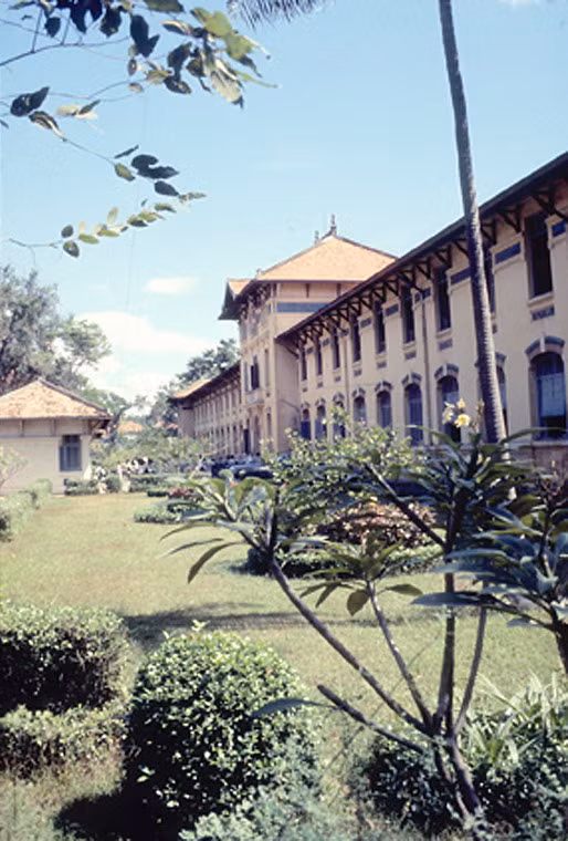 Trường Trung học nữ sinh Gia Long.