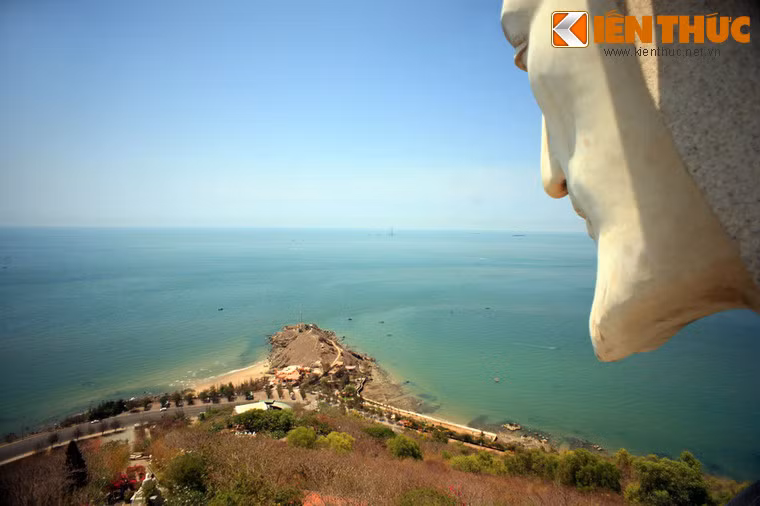 Tháng 1/1992, sau khi Toà Giám mục Xuân Lộc đề nghị, chính quyền tỉnh Bà Rịa - Vũng Tàu đã đồng ý để linh mục Trần Văn Huyên - quản xứ Vũng Tàu được tiếp tục công việc sửa chữa, tu bổ lại công trình này.