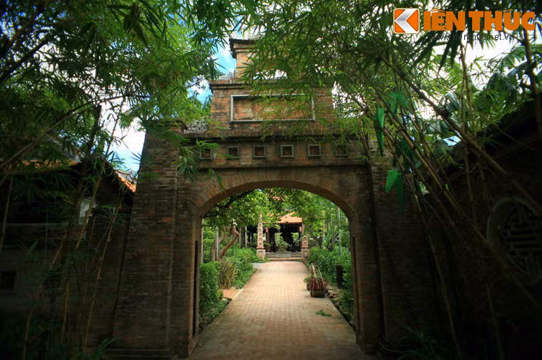 Nằm trên một trong những tuyến đường cửa ngõ dẫn vào Hội An, bảo tàng nhà cổ Vina House đã trở thành điểm dừng chân hấp dẫn đối với nhiều du khách trên hành trình đến với khu đô thị cổ nổi tiếng thế giới của Việt Nam.