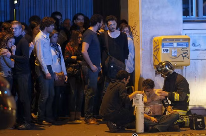 Vài giờ sau vụ khủng bố, phiến quân IS đã lên tiếng nhận trách nhiệm thực hiện hàng các vụ tấn công này. IS cũng đe dọa sẽ tiếp tục tấn công Pháp và cảnh báo nhiều nước khác có thể là mục tiêu tiếp theo của chúng.