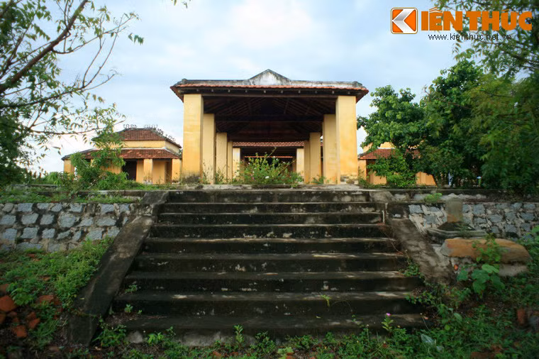 Hàng năm gia đình, dòng tộc hậu duệ nhà vua cùng đồng bào Chăm tổ chức nhiều nghi lễ tại đền thờ. Lớn nhất là dịp lễ hội Katê tổ chức vào tháng 7 Chăm lịch.