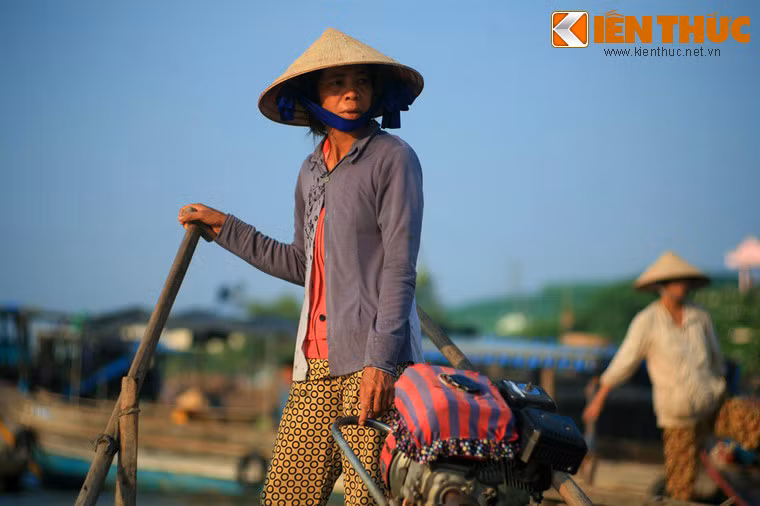 Những năm gần đây, chợ nổi đã trở thành một trong những điểm tham quan đặc sắc nhất, thu hút rất nhiều du khách, đặc biệt là khách nước ngoài ở Cần Thơ.