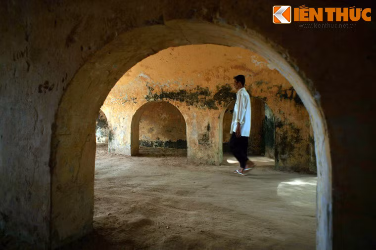 Đây là kiểu thiết kế cổng chùa độc nhất vô nhị, có lẽ không chỉ ở Việt Nam mà còn ở các ngôi chùa Phật giáo trên thế giới.