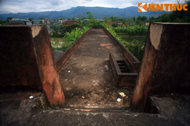 Đến năm 1769, quân Trịnh tấn công Mường Thanh, xóa bỏ vùng cát cứ của Hoàng Công Toản (con Hoàng Công Chất), đánh úp và phá hủy thành Bản Phủ.