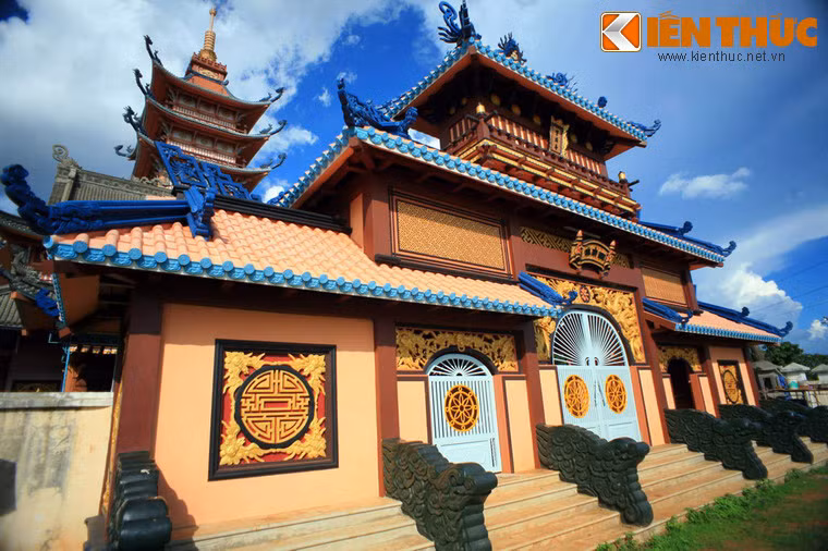 Tiền thân của chùa là một nơi thờ tự có tên “Sơn Hải Miếu”. Đến năm 1936, chùa được xây dựng lần đầu với tên gọi là “Chùa Phật Học”, sau đó ngôi chùa tiếp tục được trùng tu và chính thức mang tên là Bửu Minh từ năm 1961 đến nay. Từ năm 2003, chùa được xây dựng mới với quy mô lớn và kiến trúc rất độc đáo.