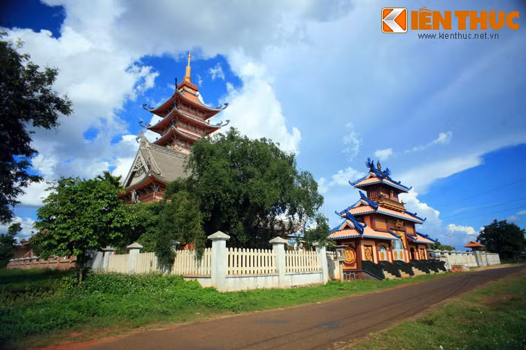 Tọa lạc tại xã Nghĩa Hưng, huyện Chư Pah, tỉnh Gia Lai, ngôi chùa Bửu Minh là một trong những ngôi chùa nổi tiếng nhất Tây Nguyên.