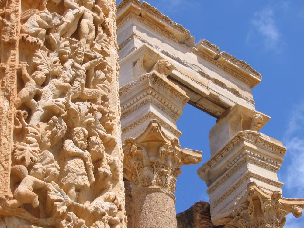 Leptis tiếp tục mở rộng ở giai đoạn này với nhiều thay đổi quan trọng, nổi bật là việc xây dựng lại các bên cảng và phát triển các khu chợ mới.