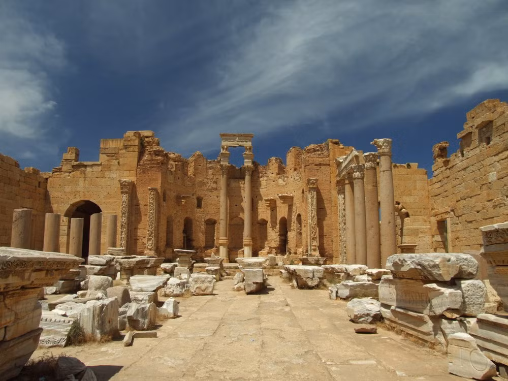 Theo các nhà nghiên cứu lịch sử, thành phố này có thể đã được thành lập bởi di dân Phoenicia vào khoảng năm 1100 TCN. Sau đó, nó trở thành một phần của vương quốc Carthage hùng mạnh.