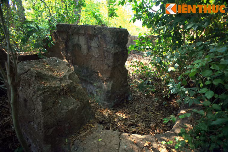 Tại ấp Ba Động, xã Trường Long Hòa, huyện Duyên Hải tỉnh Trà Vinh có một khô mộ cổ bí ẩn, thượng được người dân gọi là "mộ Quận chúa”.