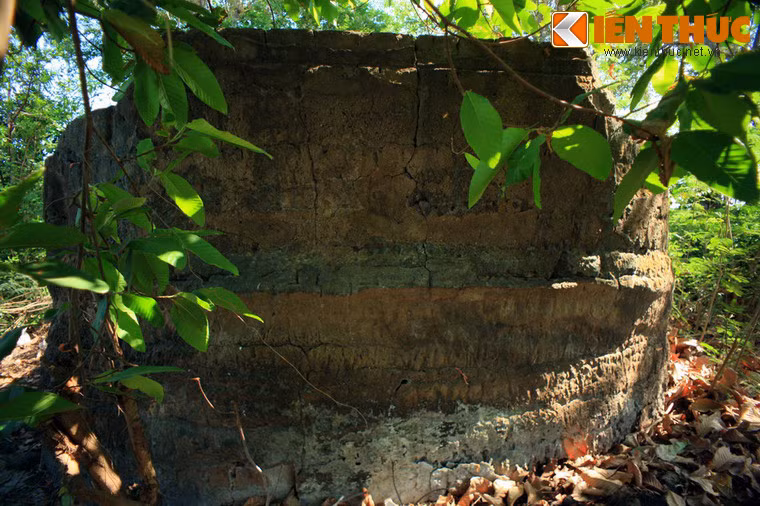 Khi lên ngôi, vua Gia Long đã cho xây lại mộ của bà đúng với quy mô hoàng tộc.